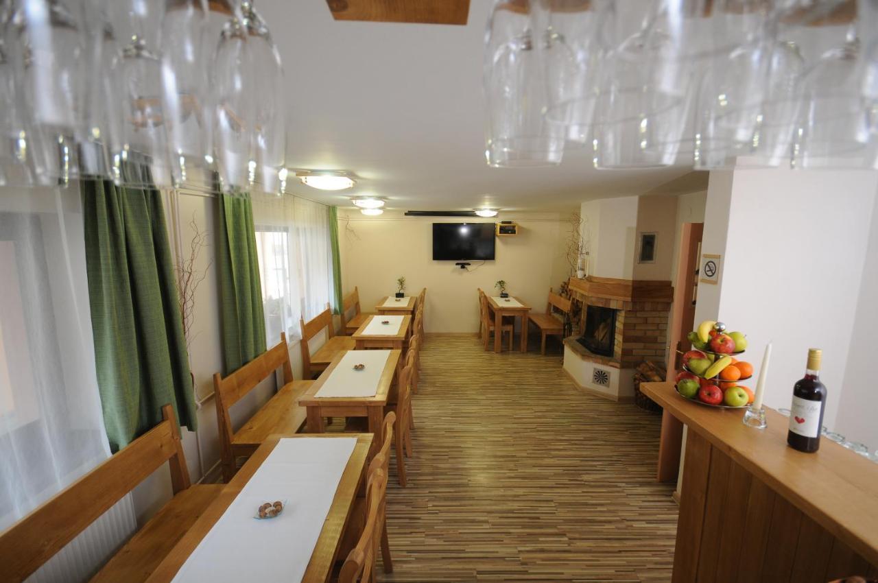 Penzion Adika Mýto pod Ďumbierom Exterior foto