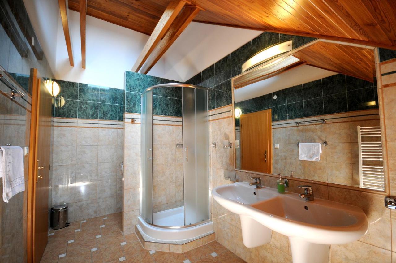 Penzion Adika Mýto pod Ďumbierom Exterior foto