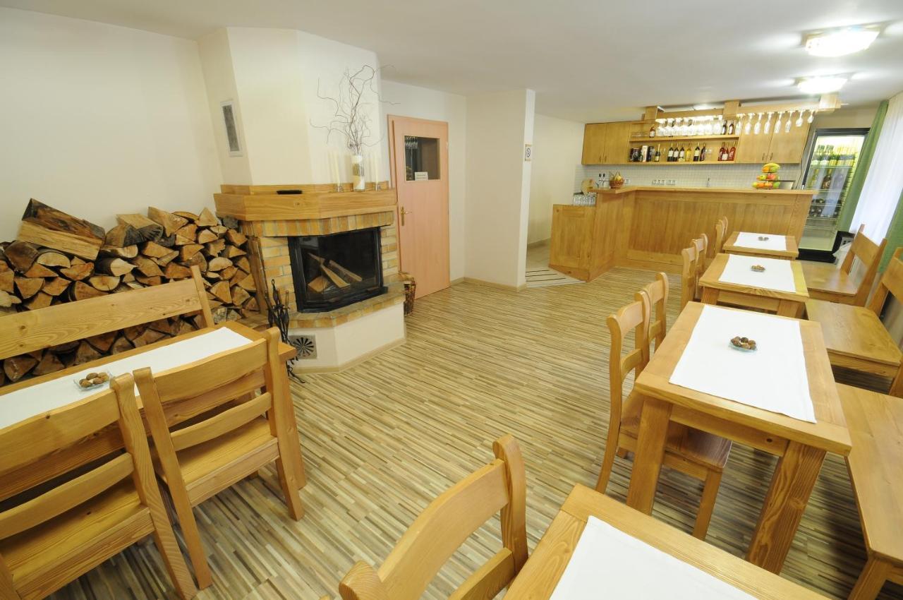 Penzion Adika Mýto pod Ďumbierom Exterior foto
