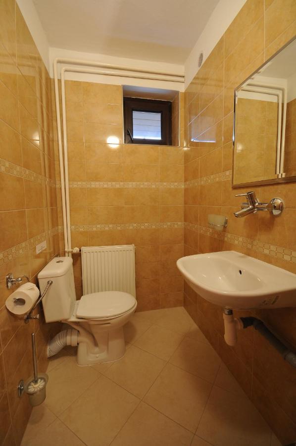 Penzion Adika Mýto pod Ďumbierom Exterior foto
